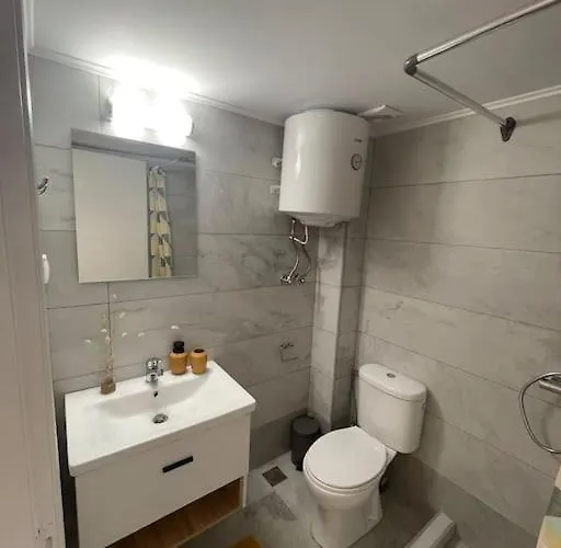 Vatos Studio Apartment *